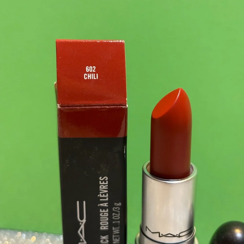 BNIB! MAC Matte Lipstick 💄 in CHILI 🌶️ 602